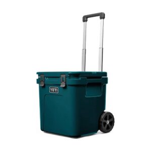 Wheeled Cooler with Bearfoot Feet and Retractable Periscope Handle